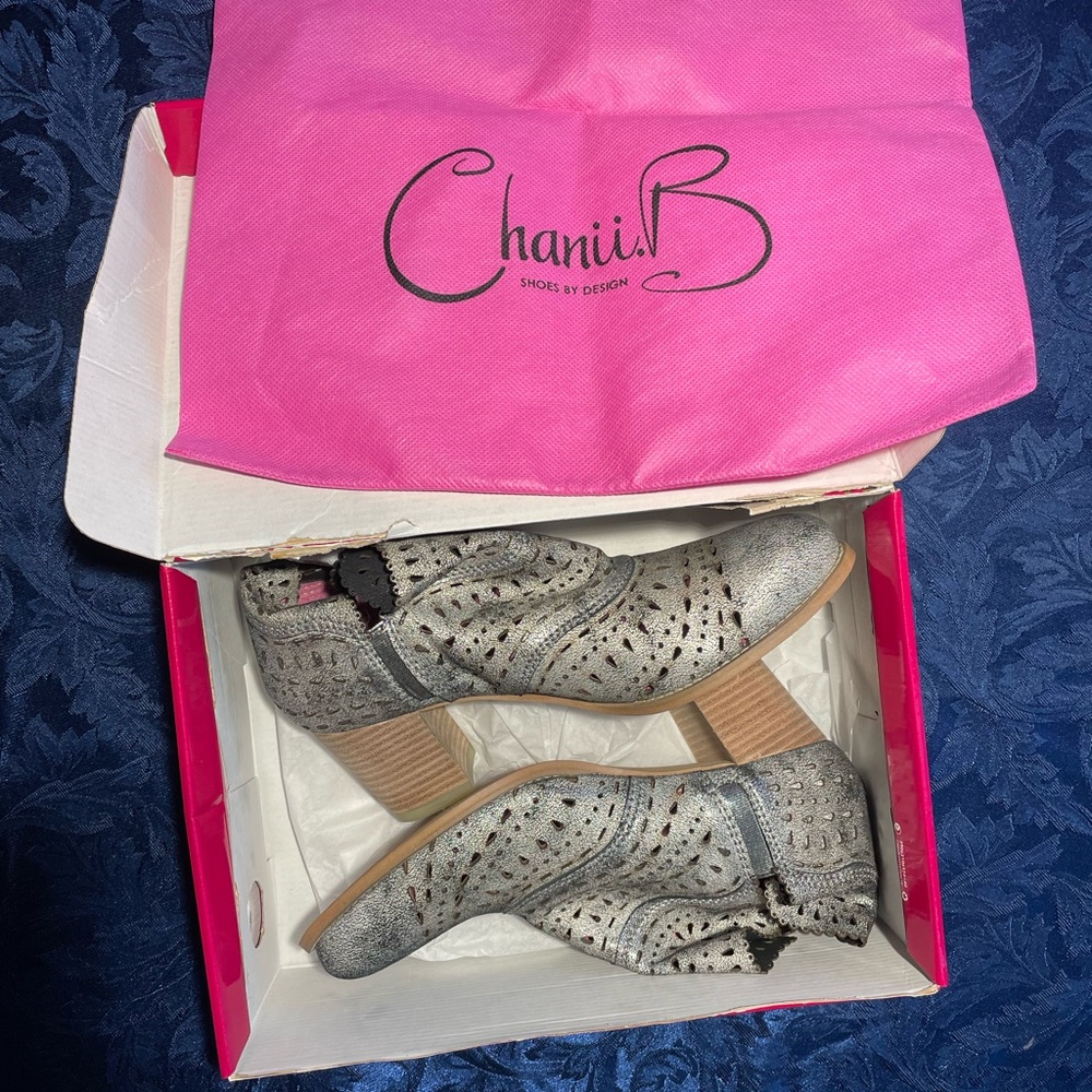 Chanii B Plumette size 40 Brand new